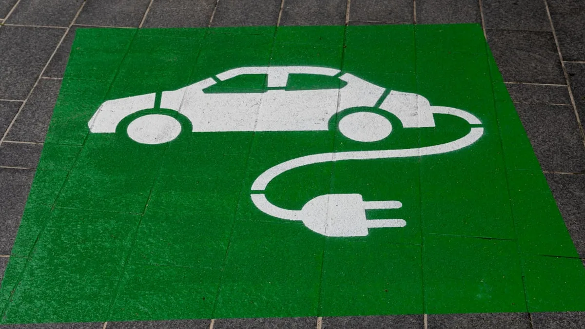 Comprendre la voiture électrique avant de sauter le pas : tout ce qu'il faut savoir