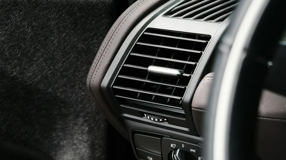 Nettoyer climatisation voiture