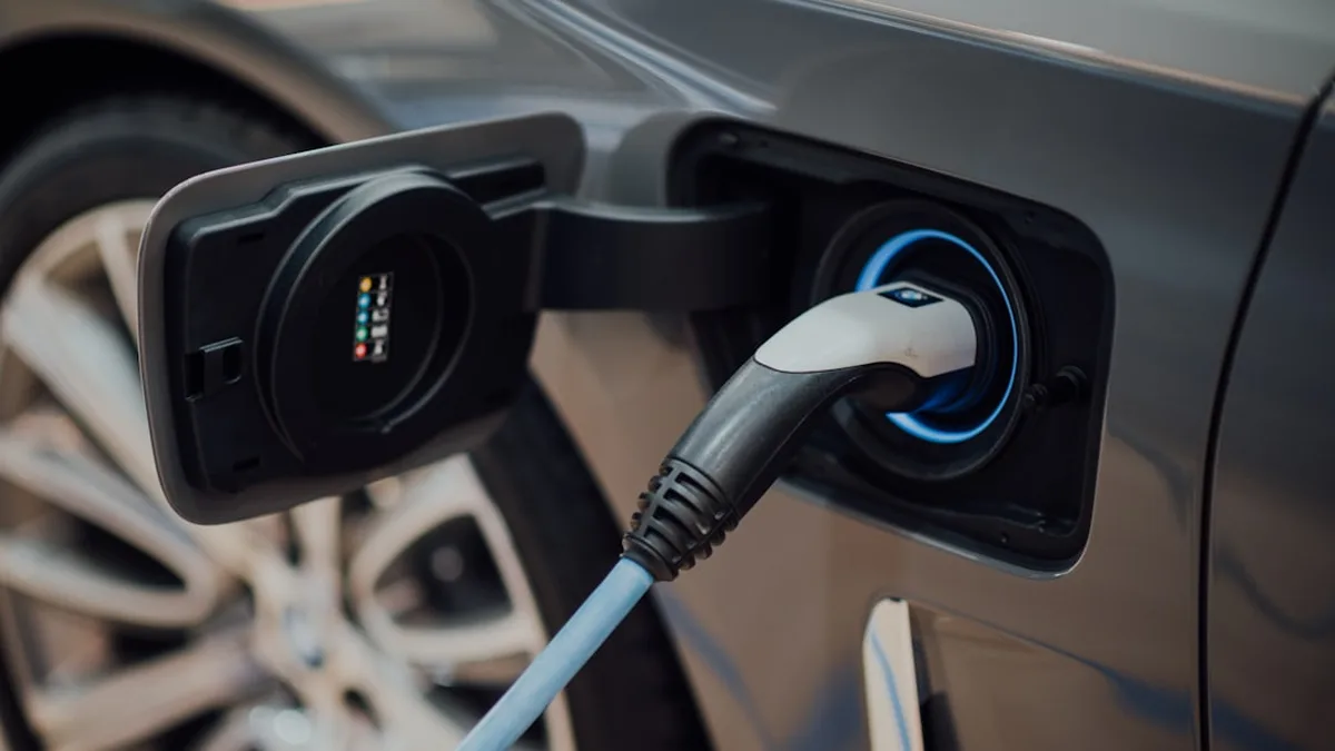 Comment recharger une clim voiture : gaz clim auto